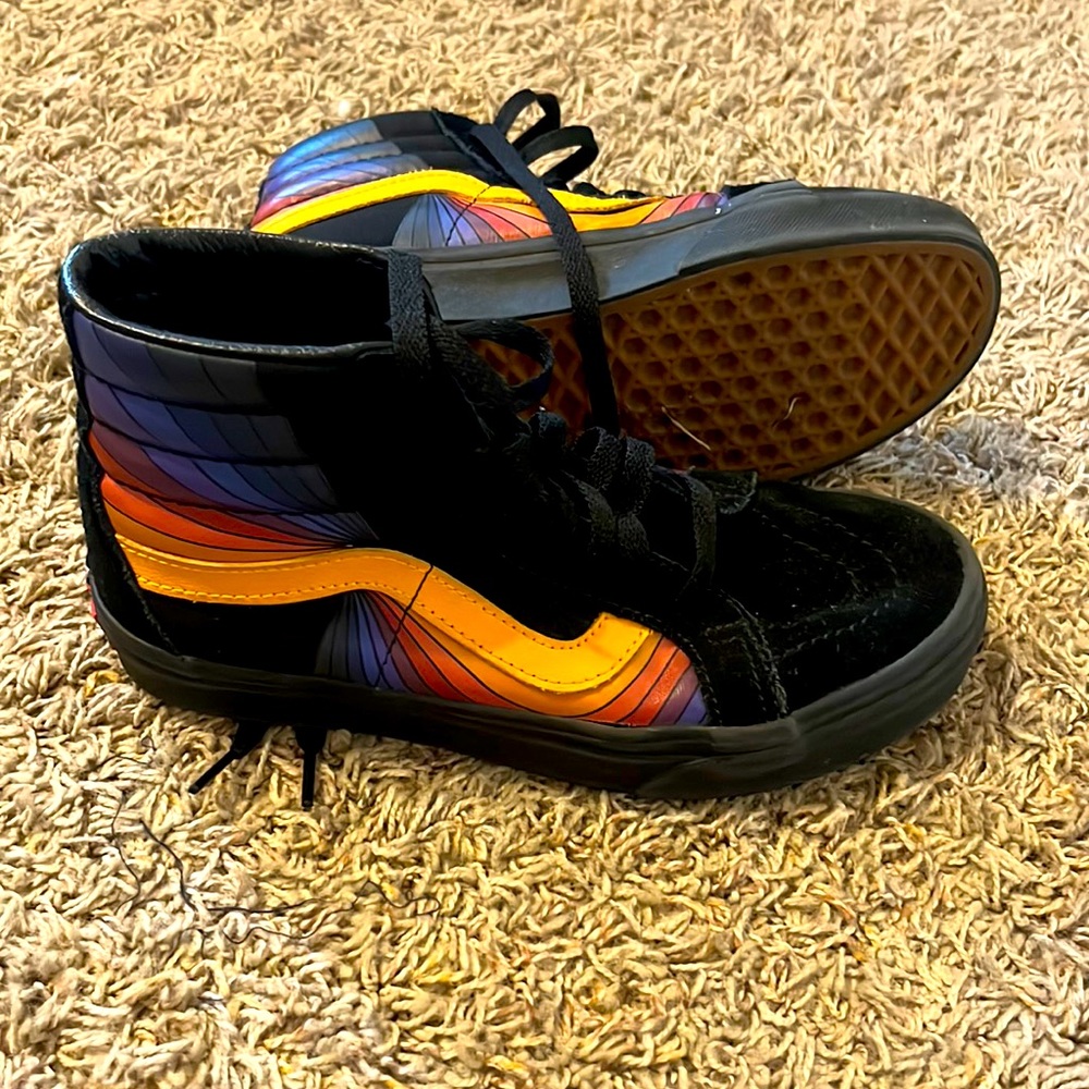 Size 6.5 Vans!!